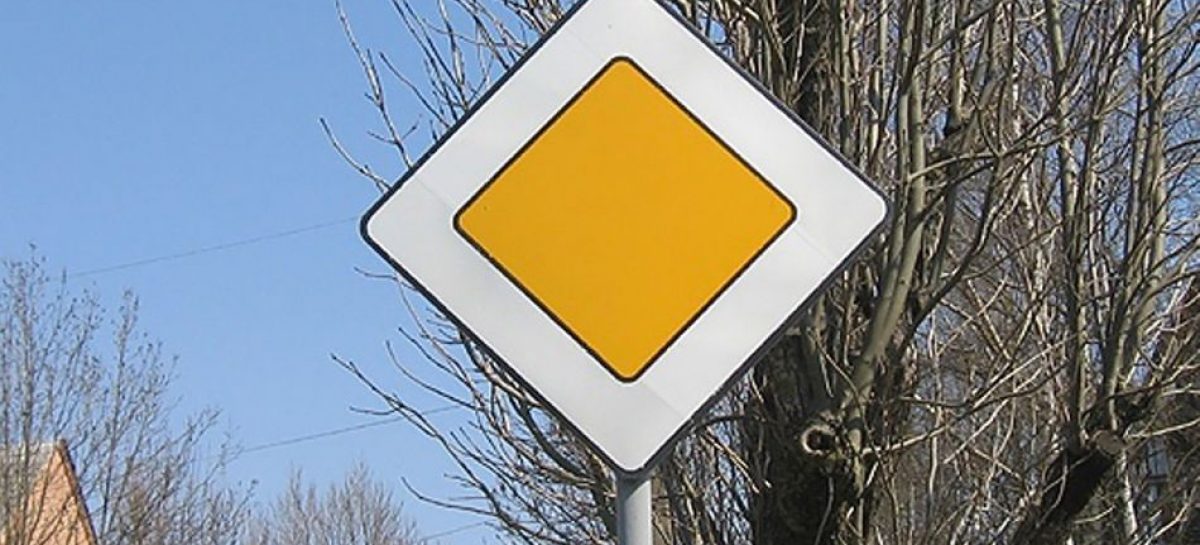 Круговые перекрестки получат статус главной дороги