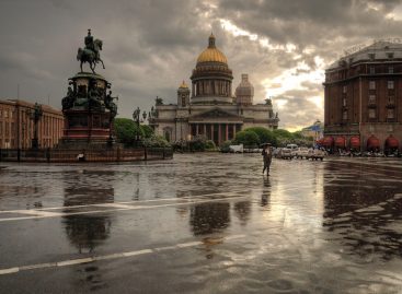 В понедельник в Петербурге сильный ветер, дожди