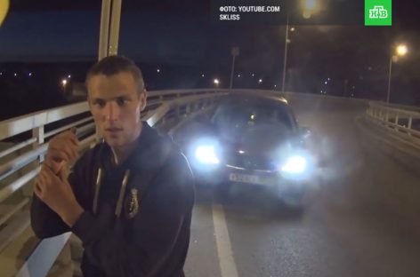 Минское шоссе: байкер спас человека от самоубийства