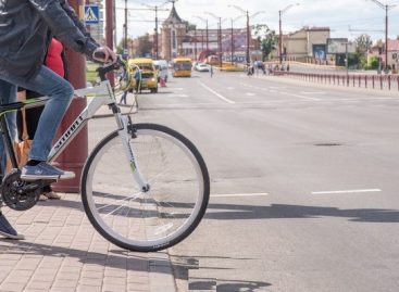 В Петербурге велосипедист выстрелил в пассажира автомобиля