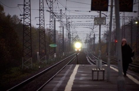 Сбой движения поездов на Октябрьской железной дороге произошел из-за хищения кабеля