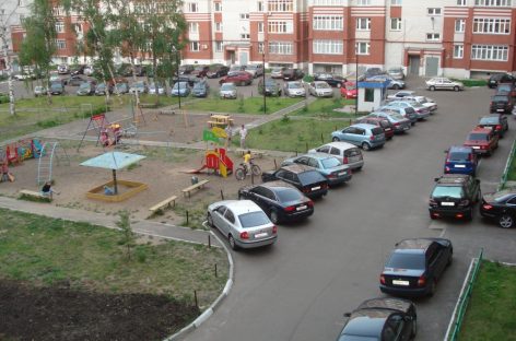 В Москве планируют запретить парковку на придомовой территории