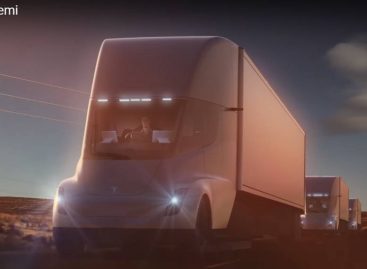 Первый электрический грузовик Tesla Semi