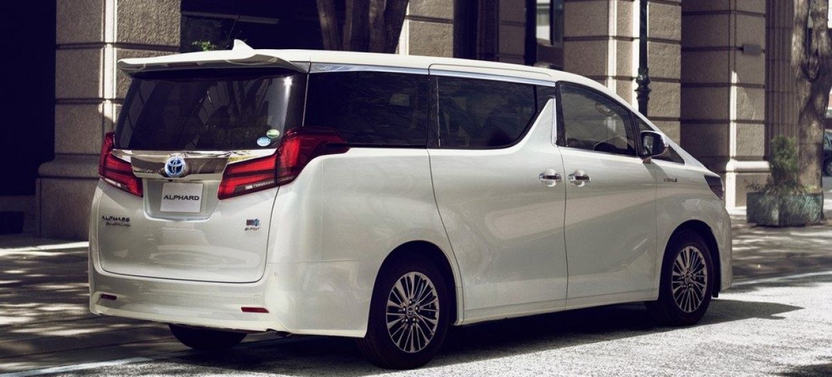 Toyota представила обновлённый минивэн Alphard