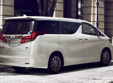 Toyota представила обновлённый минивэн Alphard