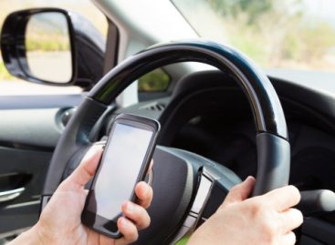 ЦОДД обнародовал условие штрафа за использование телефона за рулём