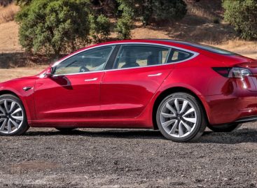 Компания Tesla продемонстрировала работу автопилота нового поколения
