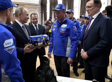 Путин встретился c мастерами КАМАЗа