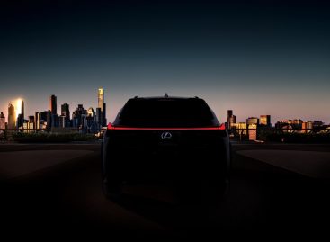 Названа дата премьеры нового Lexus UX