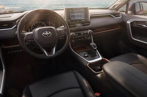 Toyota RAV4 2018: обзор шире, проходимость лучше