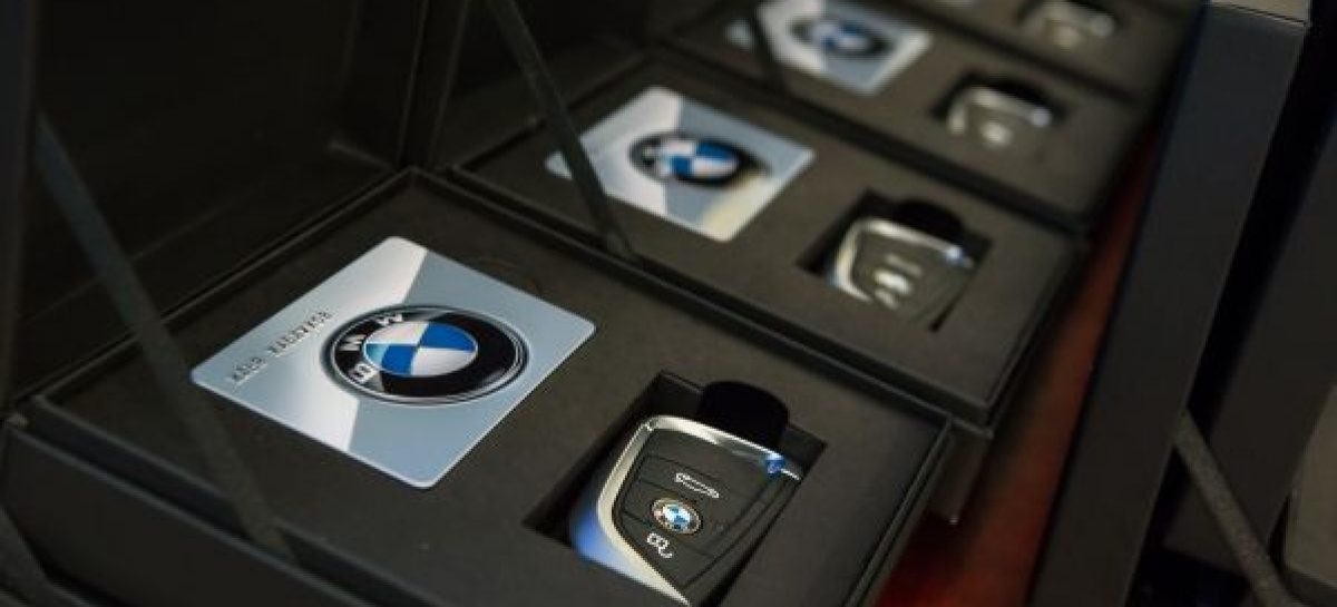 Олимпийским чемпионам подарили автомобили BMW
