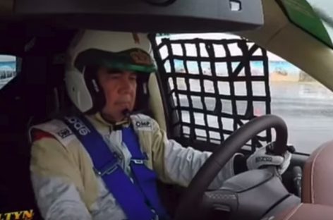 Президент Туркменистана подрифтовал на гоночном авто