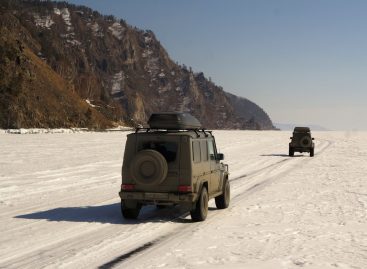 По рваному льду Байкала