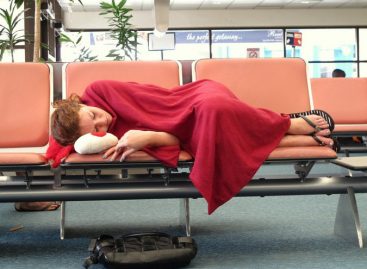 Новые правила в аэропортах: не лежать и не переодеваться