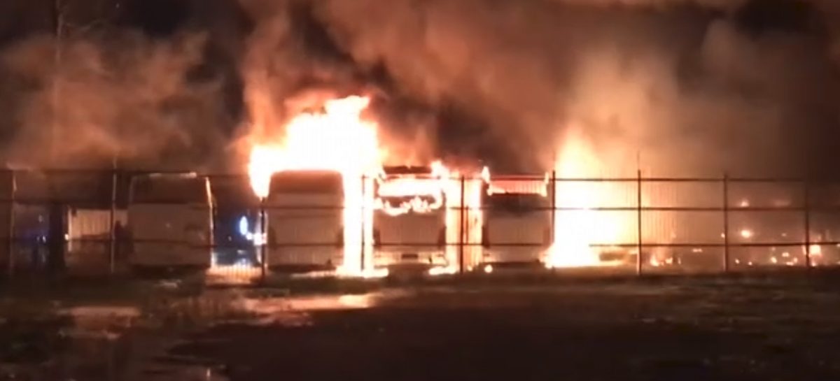 Ночь пожаров. В столице сгорели 15 автобусов.