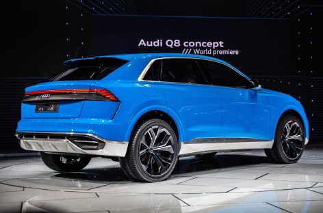 Audi показала тизер люксового кроссовера Q8
