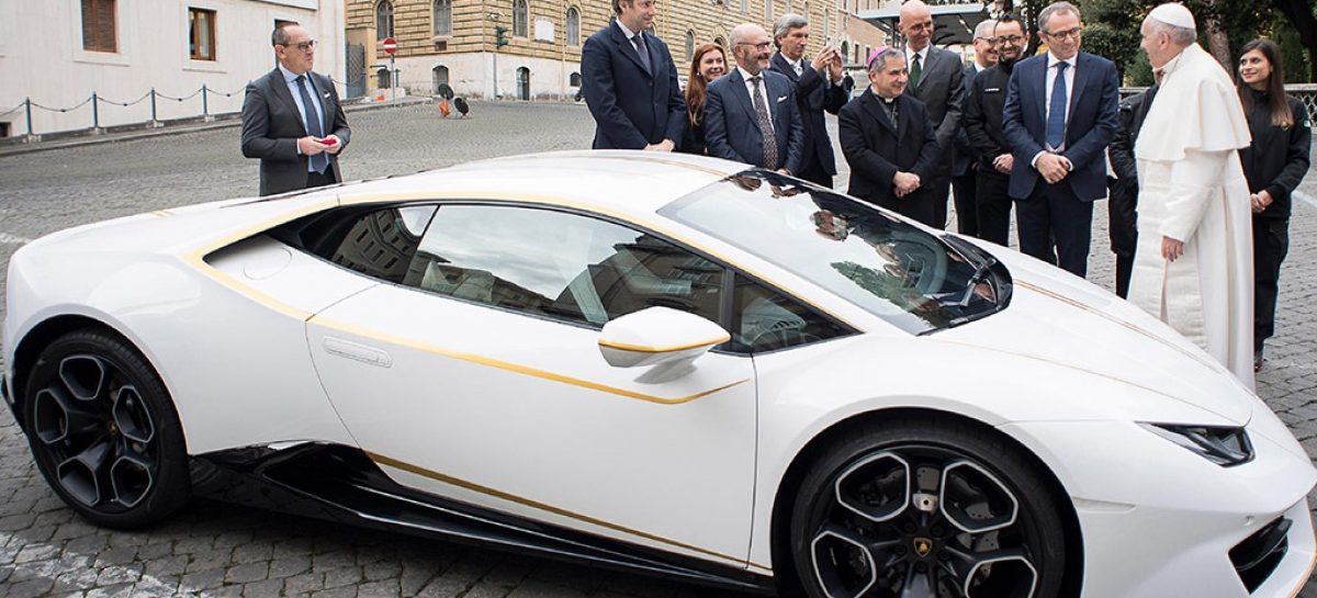 Суперкар Lamborghini Huracan папы Франциска продали за 715 тысяч евро