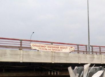 Мост глупости в Санкт-Петербурге – на юбилей шампанского бы…