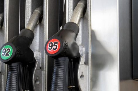 В США стремительно дешевеет бензин
