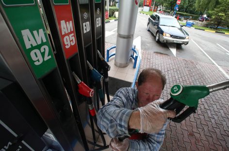 Дворкович объяснил рост цен на бензин “пересменкой в правительстве”