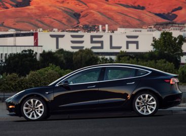 Tesla заявила о новых целях по производству Model 3