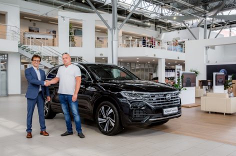 Торжественное вручение первого Volkswagen Touareg нового поколения российскому клиенту