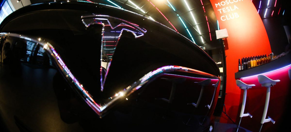 «Связной» получил 236 заявок на электромобили Tesla