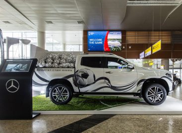 Экспозиция Mercedes-Benz X-Класса в аэропорту Шереметьево