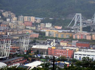 Автомобильный мост обрушился в Генуе. Есть погибшие. (Видео!)