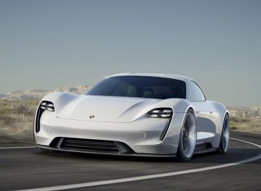 Porsche представила концепт-кар Mission E и новинку Porsche Cayenne E-Hybrid