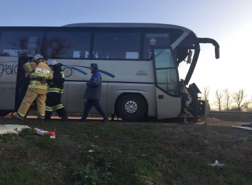 Международная трагедия: автобус протаранил грузовик