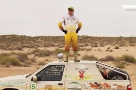 Президент Туркменистана готовится к участию в ралли на автомобиле, который построен по его же чертежам (Видео!)