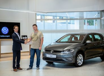 Volkswagen Golf передан первому российскому клиенту