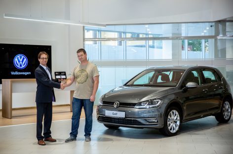 Volkswagen Golf передан первому российскому клиенту