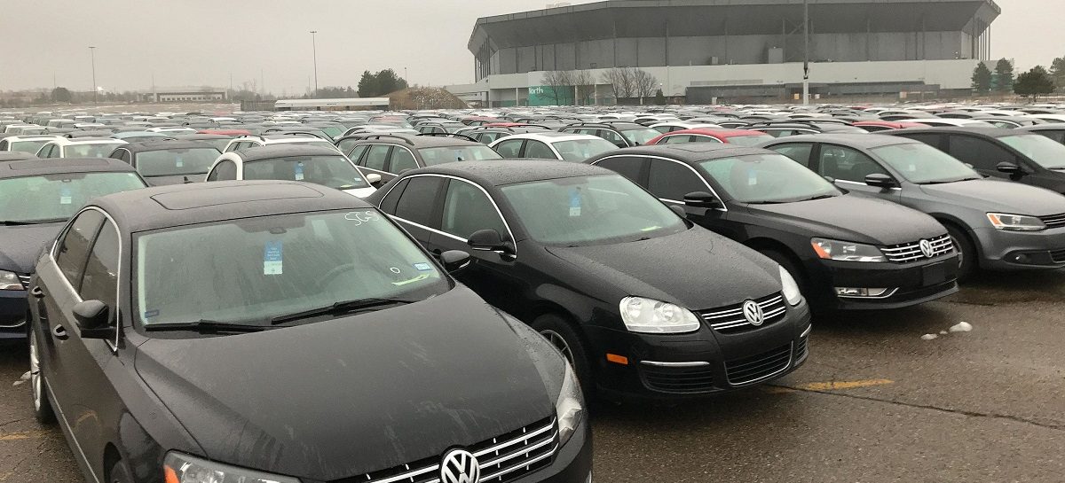 Volkswagen мог манипулировать данными о выхлопах машин с бензиновыми двигателями