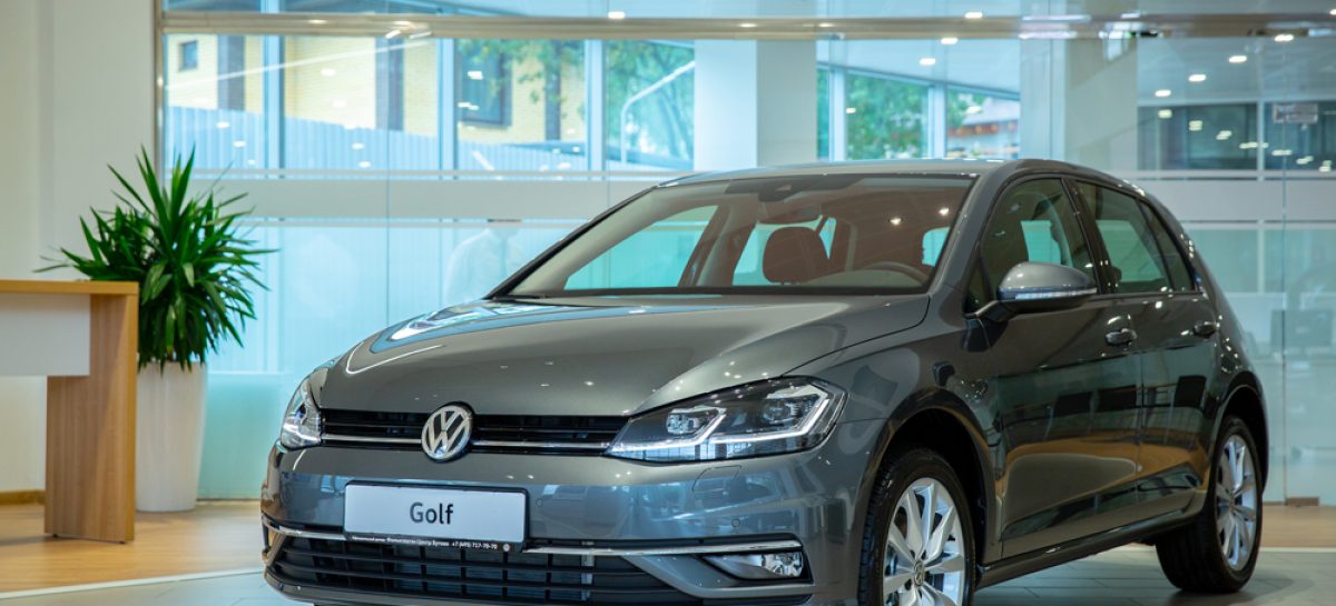 Volkswagen  Golf  передан  первому  российскому  клиенту