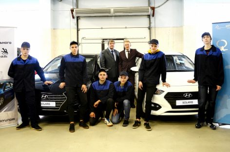 Hyundai передал студентам автомобили