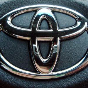 Водитель поблагодарил инженеров Toyota после ДТП