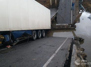 Водитель фуры, под которой рухнул мост в Приморье, арестован