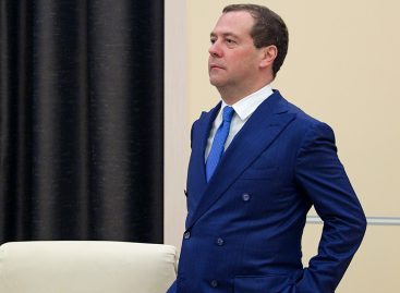 Медведев угрожает нефтяникам