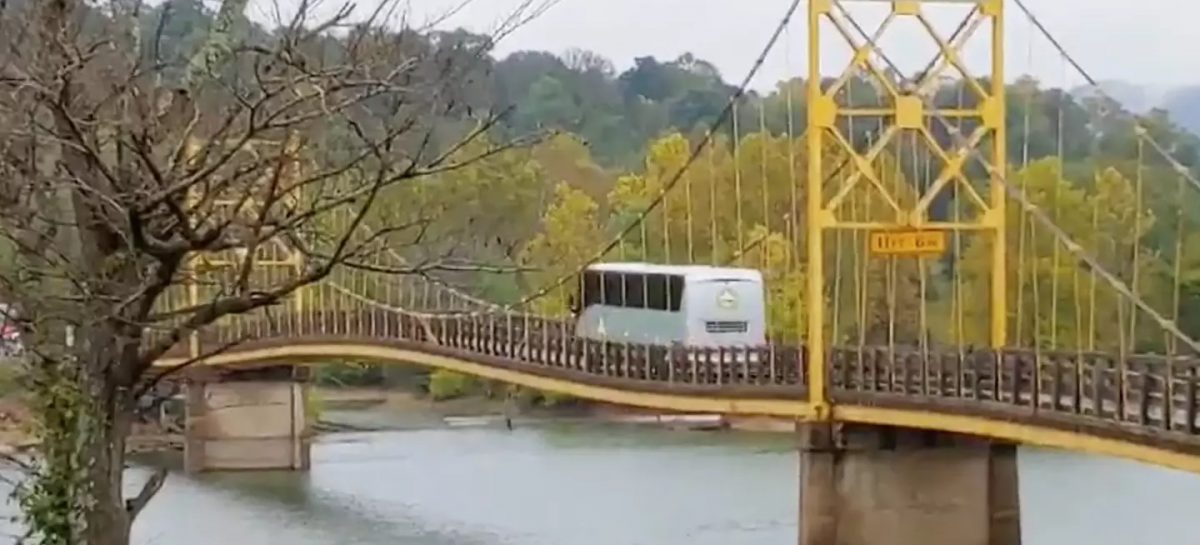В Арканзасе водитель автобуса превысил нагрузку на мост вдвое