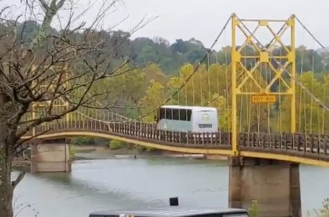 В Арканзасе водитель автобуса превысил нагрузку на мост вдвое