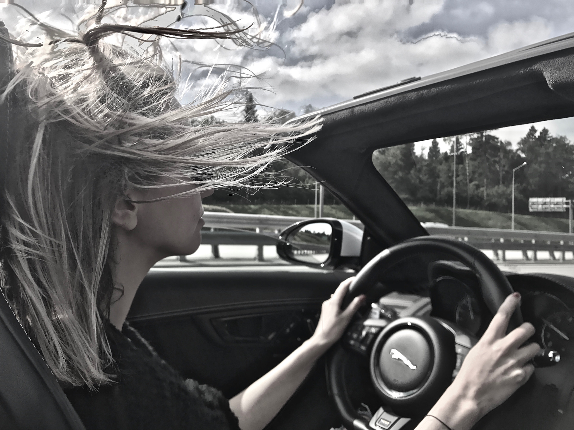 Блондинка в очках, с терьером и в кабриолете — тест-драйв Jaguar F 400 Sport Cabrio