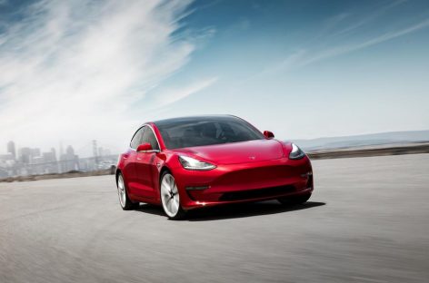 В линейке электрокара Tesla Model 3 появилась новая начальная версия Mid Range RWD