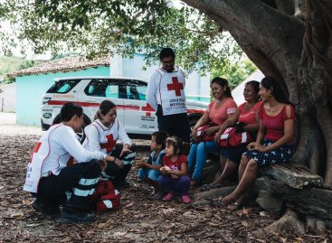 Land Rover участвует в проектах Красного Креста более 60 лет