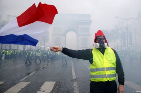 Власти Франции введут мораторий на повышение налогов на топливо для того, чтобы остановить массовые протесты в стране