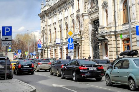 Парковка в Москве будет стоить 380 рублей в час