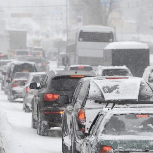Московских водителей предупредили о метели и гололеде