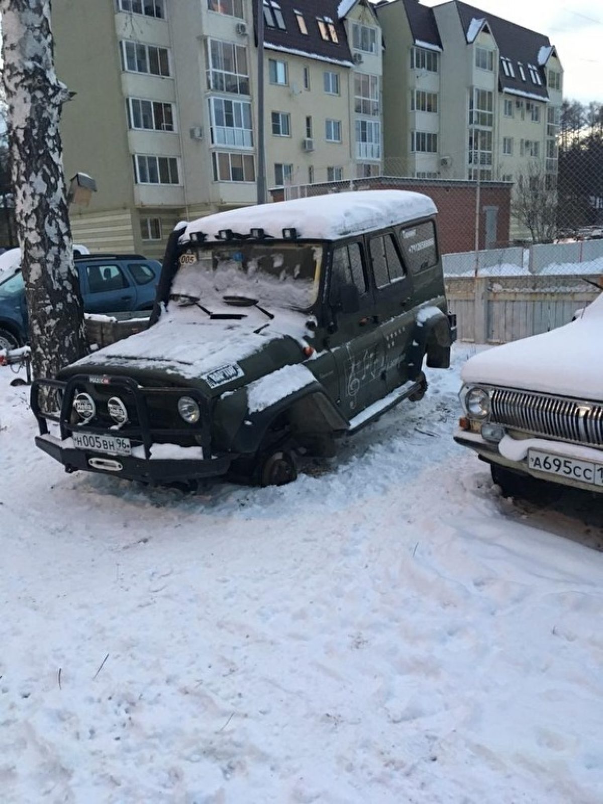 Владелец утверждает что на штрафстоянке в автомобиле заменили детали почти  на 2 миллиона рублей | AMSRUS