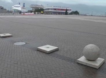 Девять 200-килограммовых каменных шаров украли с набережной Новороссийска